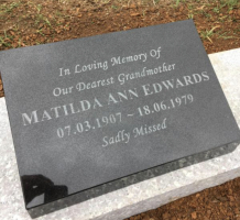 Memorial_Plaques_Melbourne_11